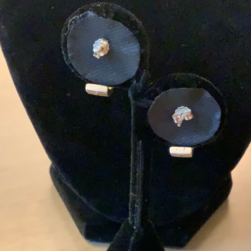 EUC Sterling Silver & Mother of Pearl earrings. - Picture 3 of 3